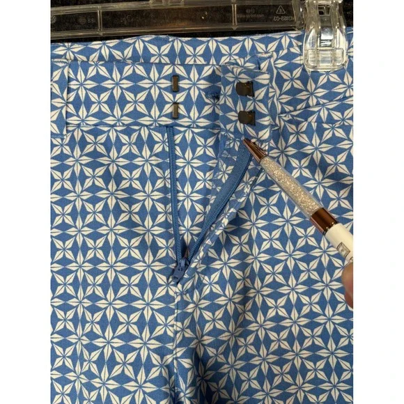 Old Navy Pixie High Rise Shorts Blue White Geometric Starburst Size 8 Womens - Picture 5 of 7